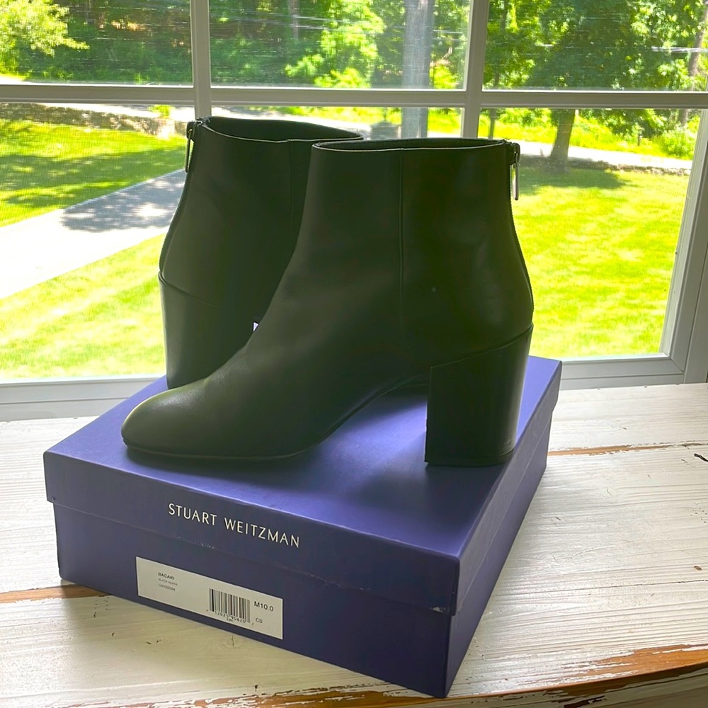 Like new Stuart Weitzman ankle boots
